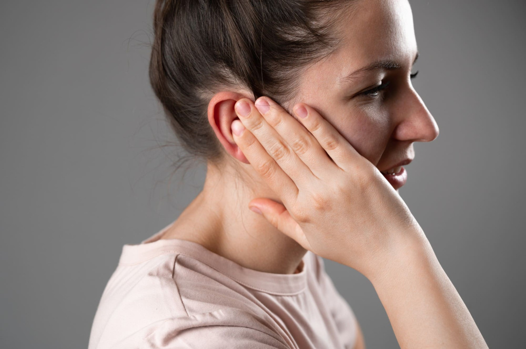 Болит ухо при беременности: особенности лечения отита в интересном положении